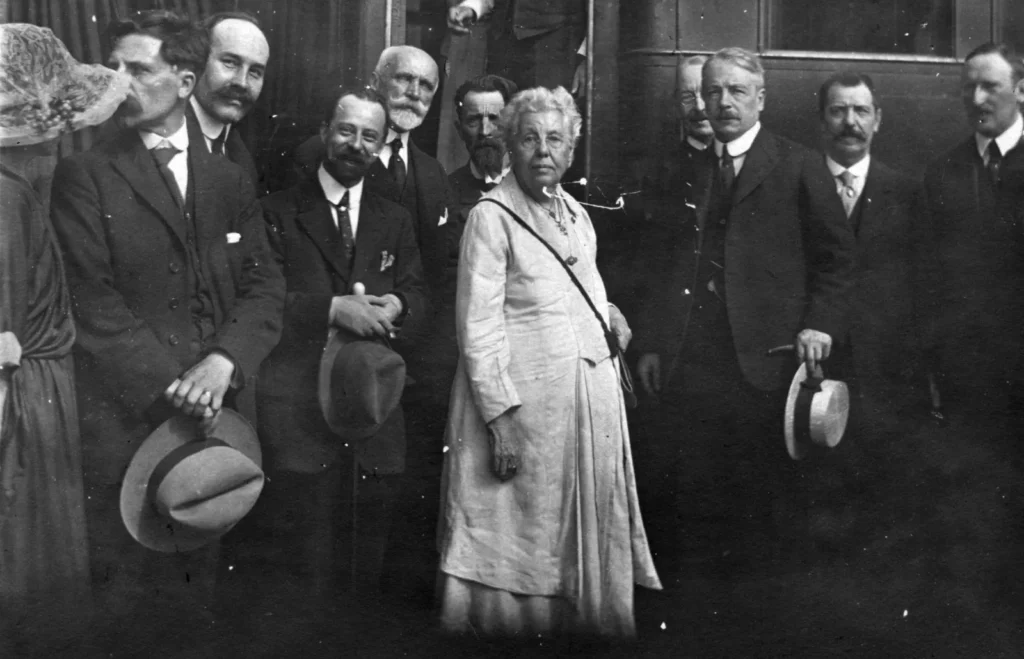 annie-besant