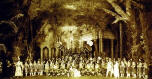 Devadasi – Bayadere-PanoramaOfActII-1900