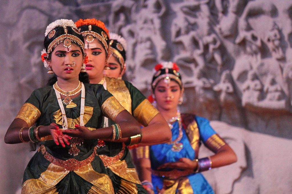 Devadasi – Mamallapuram, Indian Dance Festival, Bharatanatyam dancers