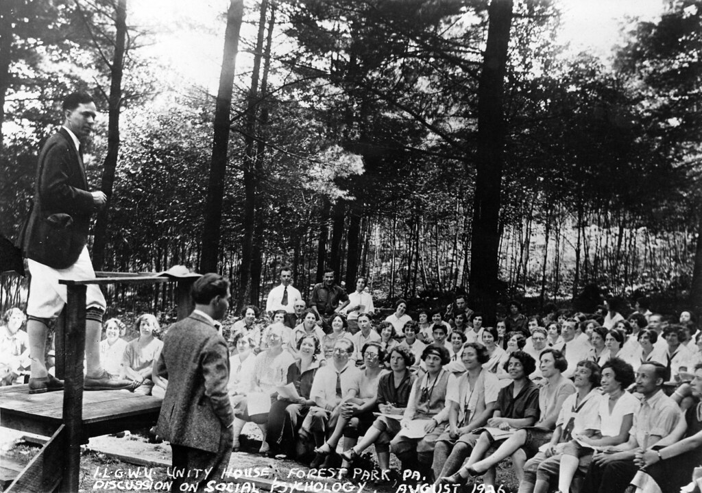 Lecture-on-social-psychology-given-outdoors-on-Unity-House-grounds,-August,-1926